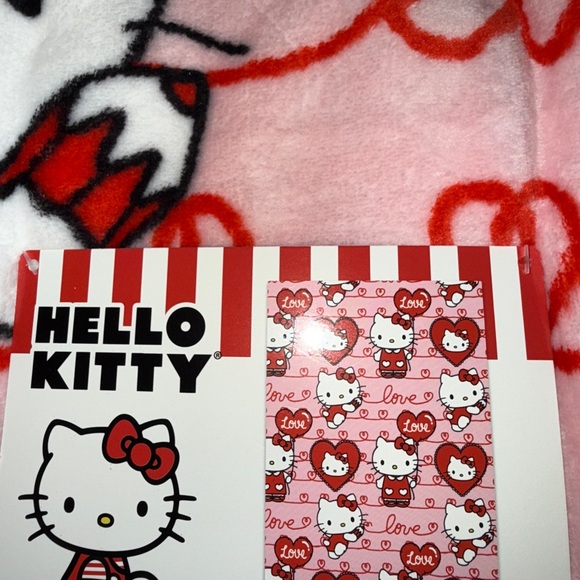 Hello kitty Valentine’s blanket - Picture 2 of 2